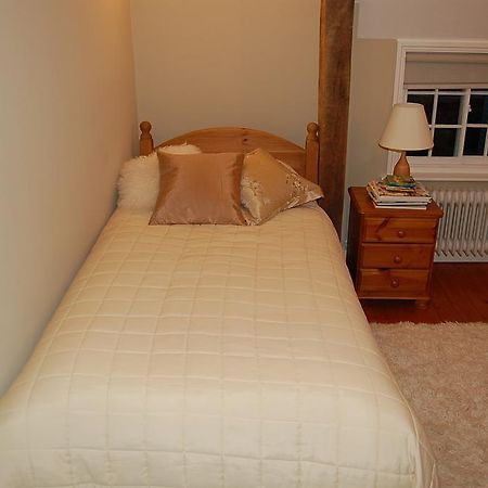 Bed and Breakfast Pickwick House Stoke by Clare Zimmer foto